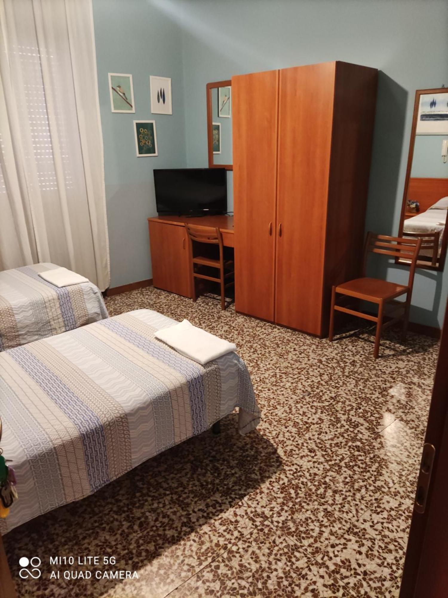 Hostal D'Annunzio House Cesano Boscone Exterior photo