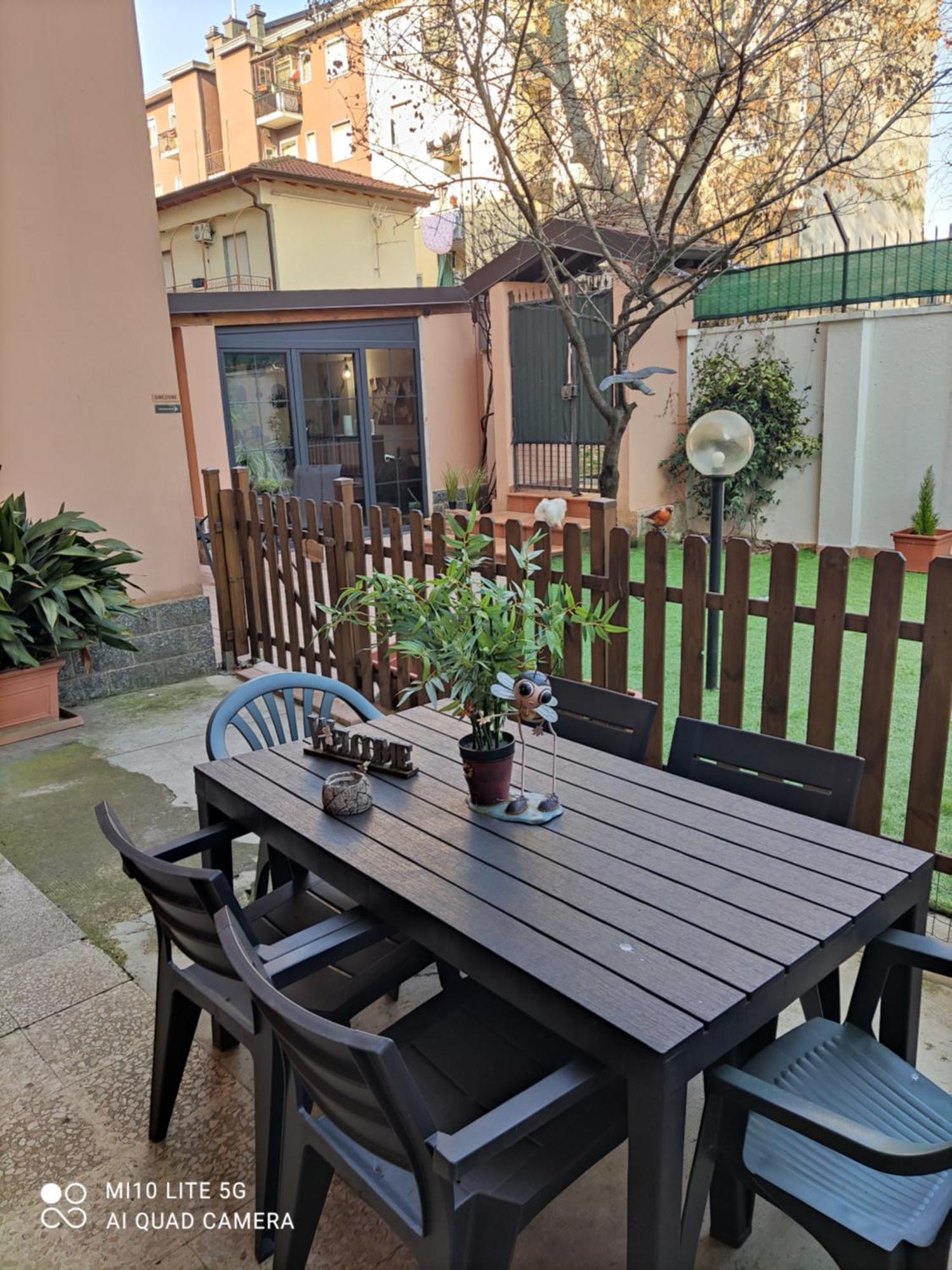 Hostal D'Annunzio House Cesano Boscone Exterior photo